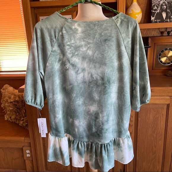 NWT Thyme + Honey Tie-Dye Peplum Ruffle Hem Short Sleeve Raglan Top Sage - Picture 2 of 12